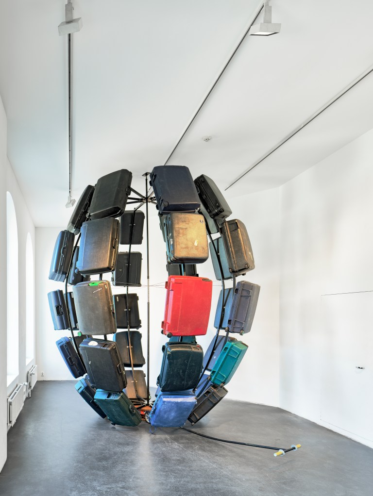 Galleria Sculptor - Sakari Kannosto - Viimeisellä rannalla 2 © Titus Verhe